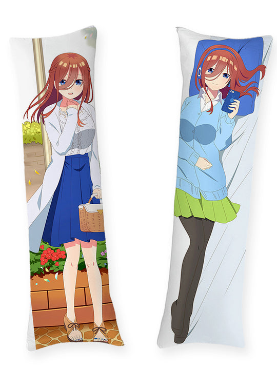 Miku Nakano pique-nique dakimakura