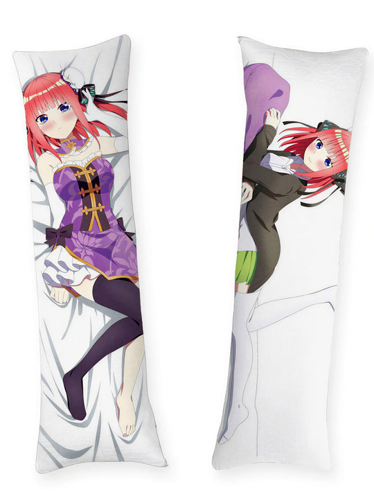 Nino Nakano en yukata dakimakura