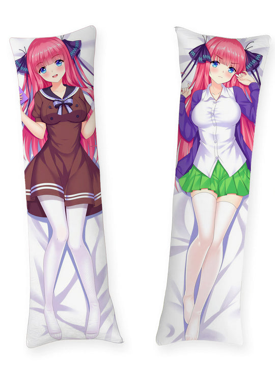 Nino Nakano en uniforme dakimakura