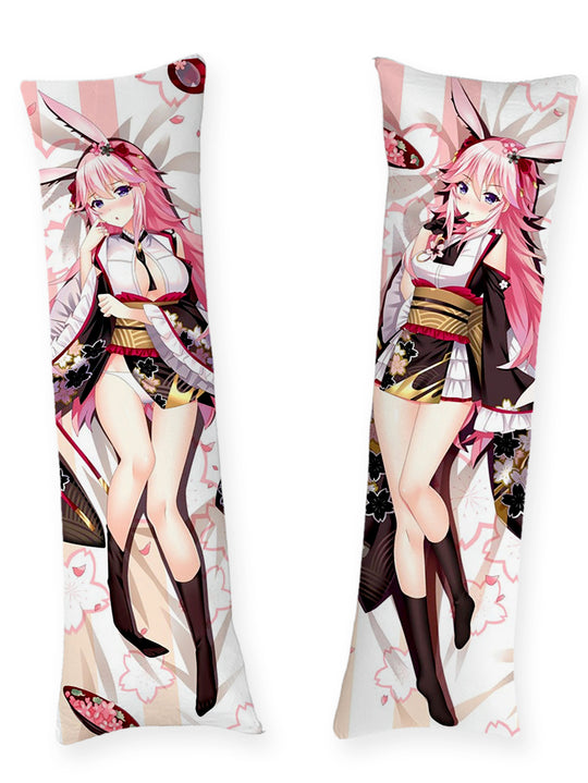 Yae Sakura kimono noir fleuri dakimakura